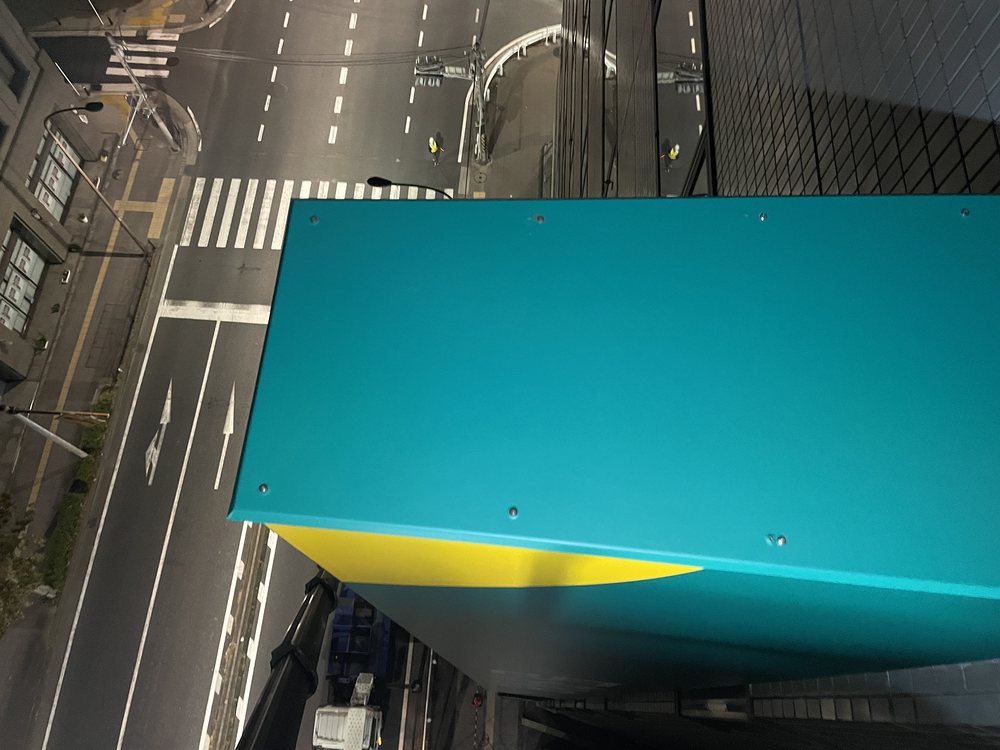 道路付近に設置されたサインボックス